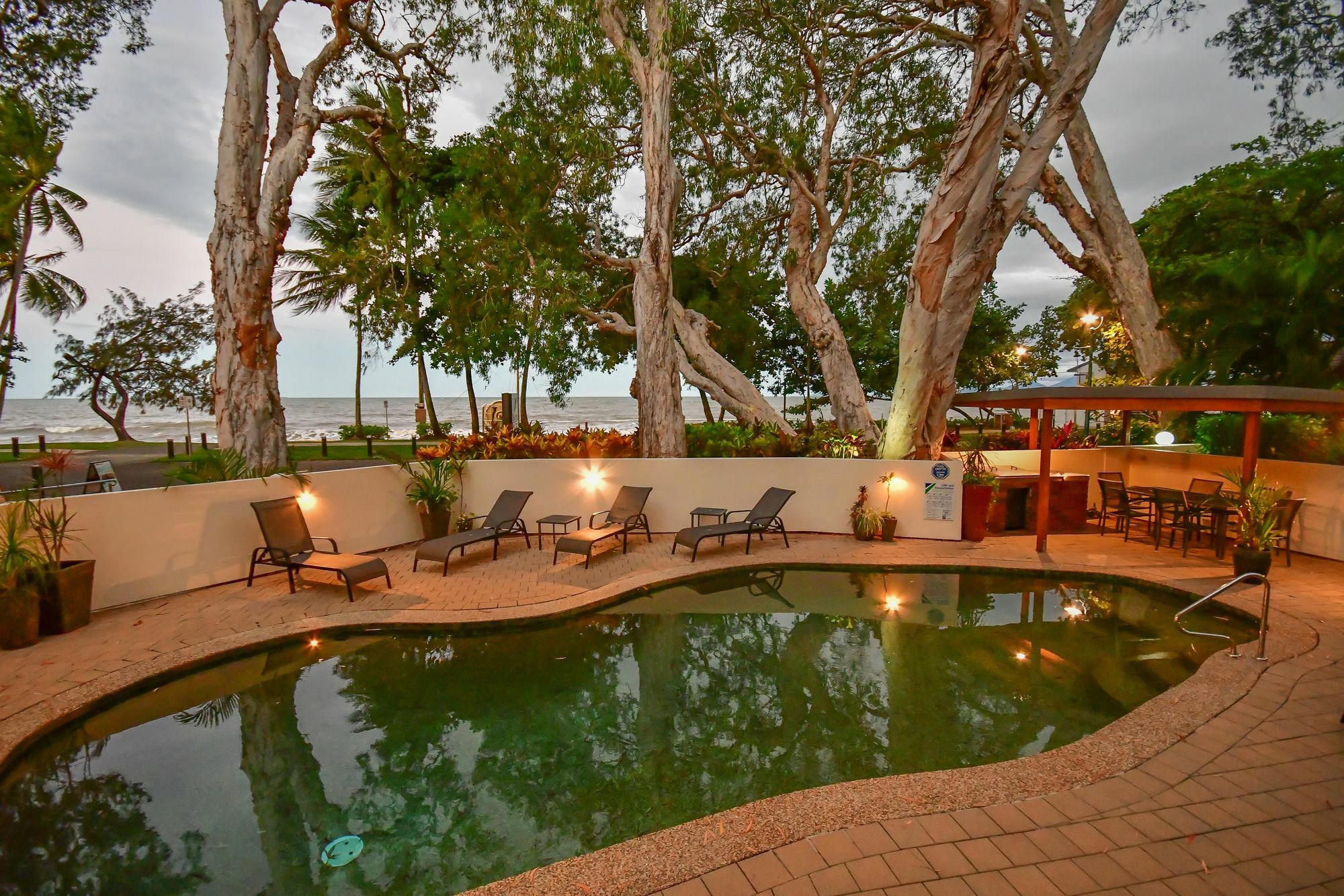 Marlin Waters Beachfront Apartments Palm Cove Exterior foto