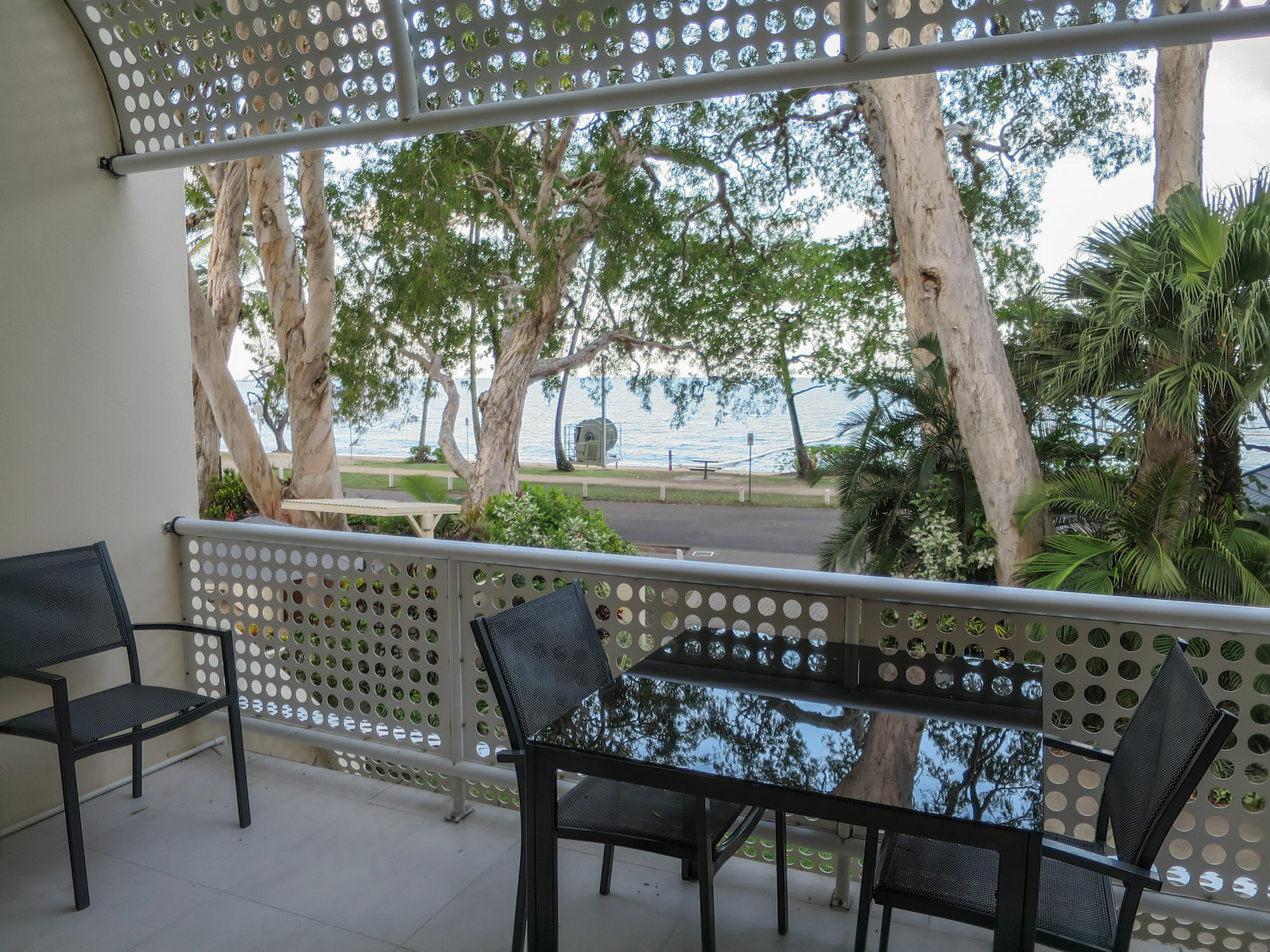 Marlin Waters Beachfront Apartments Palm Cove Exterior foto